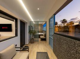 Hot Tub - 5 min to Beaches - Netflix - Full Kitchen, hotel cu căzi cu hidromasaj din Kos