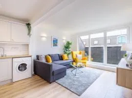 Luxury Modern PENTHOUSE, City Centre, SLEEPS 6
