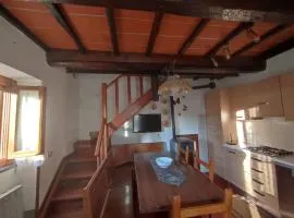 Baita a 5 minuti da Loro Ciuffenna、San Clemente in Valleのシャレー