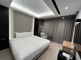 林境文旅台中捷運站館 JIn, hotel v destinácii Taichung