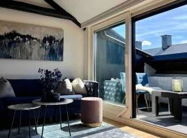 Beautiful city centre apartment with balcony
