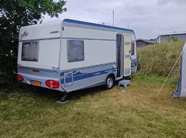 Caravan Petiet, tapak perkhemahan di Buren