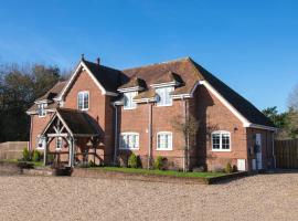 Langford farmhouse - New Forest National Park Luxury 4bd, hot tub, cinema, 10 acres, bezbariérové ubytování v destinaci Bartley