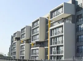 5min walk to gateway,Free parking, Free WiFi