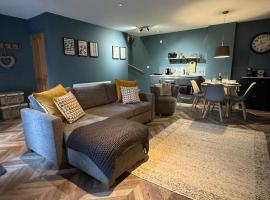 Stylish House with hot tub, villa in Dalry