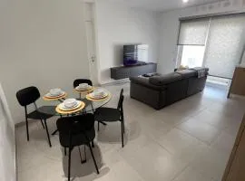 Central, Modern & New Apt