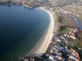 Piso primera línea playa Miño/La Coruña, hotel i Miño