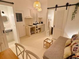 Walk The View Apartment with village view in Chora, φθηνό ξενοδοχείο στην Ίο