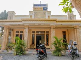 Hotel O Maya, hotel en Kesamben