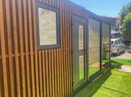 Escale Tiny House Zen, hotel a Riom