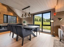 Mountain View Apartment - penthouse, hotel di Stranda