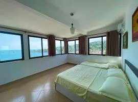 Kloi Beachfront Apartments