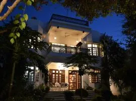 NAWAB KI DEOHRI - Varanasi 1 Km Kashi Vishwanath Temple