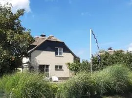 Beach Villa Makkum met sauna