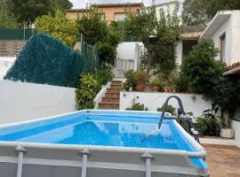 Casa con terraza, piscina y zona barbacoa