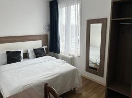 Le Clémenceau Hôtel et Appart'hôtel & Restaurant "Gare Sncf" centre ville、ヴァランシエンヌのホテル