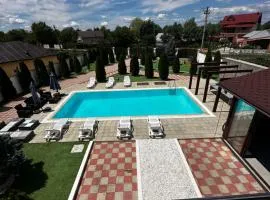 Red house pool & jacuzzi