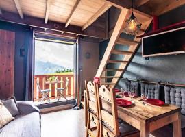 Slow Chalet MtBlanc Soleil Ski-inout Nice View Balcony Elevator Parking, hôtel à Manigod