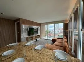 6B-Ssssstyle! 4BR