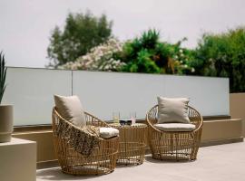 Icarus & Hermes Luxury Apartments, hotel in Corfu