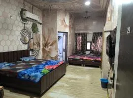 HOTEL JOGI GUEST HOUSE welcome all families, friends, groups, couples, singles fully Airconditioner, attach washrooms, lift, wifi, 24 hours room service, power backup