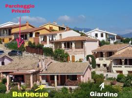 Casa con giardino con climatizzatore!!!, hotel in Costa Rei