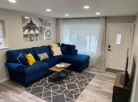 Elevated, Cozy, And Stylish Home In Garden City