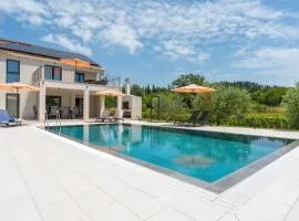Green & Blue Five Bedroom Villa with Private Pool and Complete Privacy
