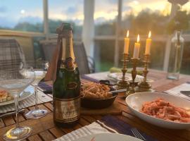 Modern 1 plans villa med jacuzzi och skön trädgård, hotel a Viken