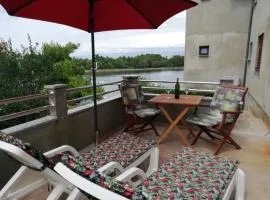 Studio Apartment in Nin with Sea View, Terrace, Air Conditioning, Wi-Fi (4868-1)