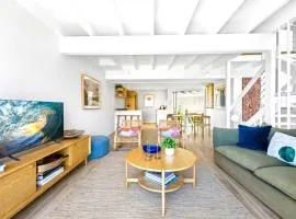 2-Bed Coastal Haven with Pool by Sunshine Beach