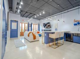 Ground Floor Waterfront on The Rez in Madison, spahotel in Madison