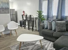 Big TV Apartment 6 Miles From Hard Rock Stadium and Casino