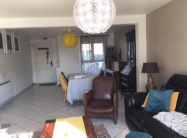 Chambre privée dans maison en colocation, hotel v Roissy en France