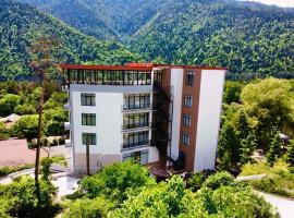 Hotel & Restaurant Emerald Borjomi, hotel v destinaci Bordžomi