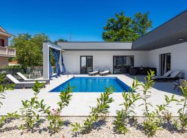 Pool House Fancy - Happy Rentals, hotel v destinaci Labin