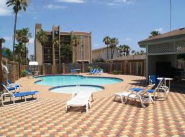 VDM 408 Studio next to beach access Pool, hotel in South Padre Island