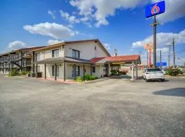 Motel 6 San Antonio, TX I-35 North Corridor