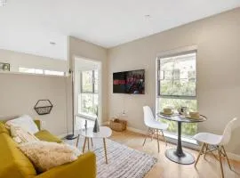 Cozy 1BR apt in Santa Monica with FREE Parking