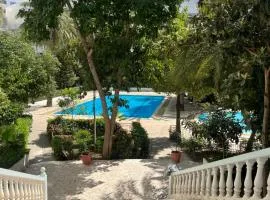 Appart avec piscine près de la mer