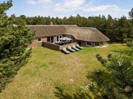 Pet Friendly Home In Ringkøbing, hotel en Ringkøbing