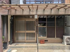 Guest HouseSAKAI2, hotel en Gujō