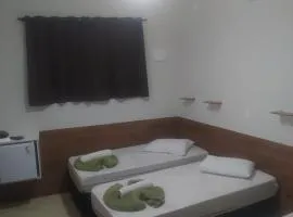 Pousada Quarto Aconchegante Suite com garagem perto da basílica
