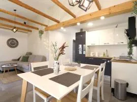 Holiday house "Laurus Garden" with private parking