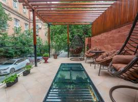 Condo in center Tbilisi with Terrace, hotel v destinaci Tbilisi City