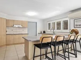 Chillax - Walk to Beach, Sauna, Pet-Friendly, Sleeps 6