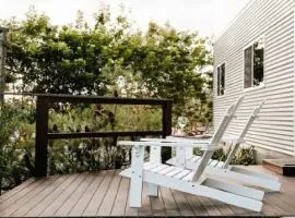 Glossies Coastal Retreat - Relax, Escape, Pets on Request