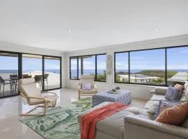 Lighthouse at Emerald Beach - Ocean Views, walk to beach