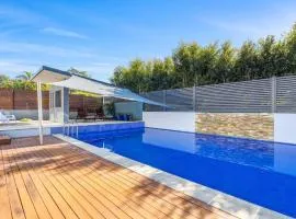 Lumière - Large Modern Family Home, Pool, Beach