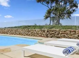 Captain's Quarters - Absolute Beachfront, Pool, Pets, Family Friendly